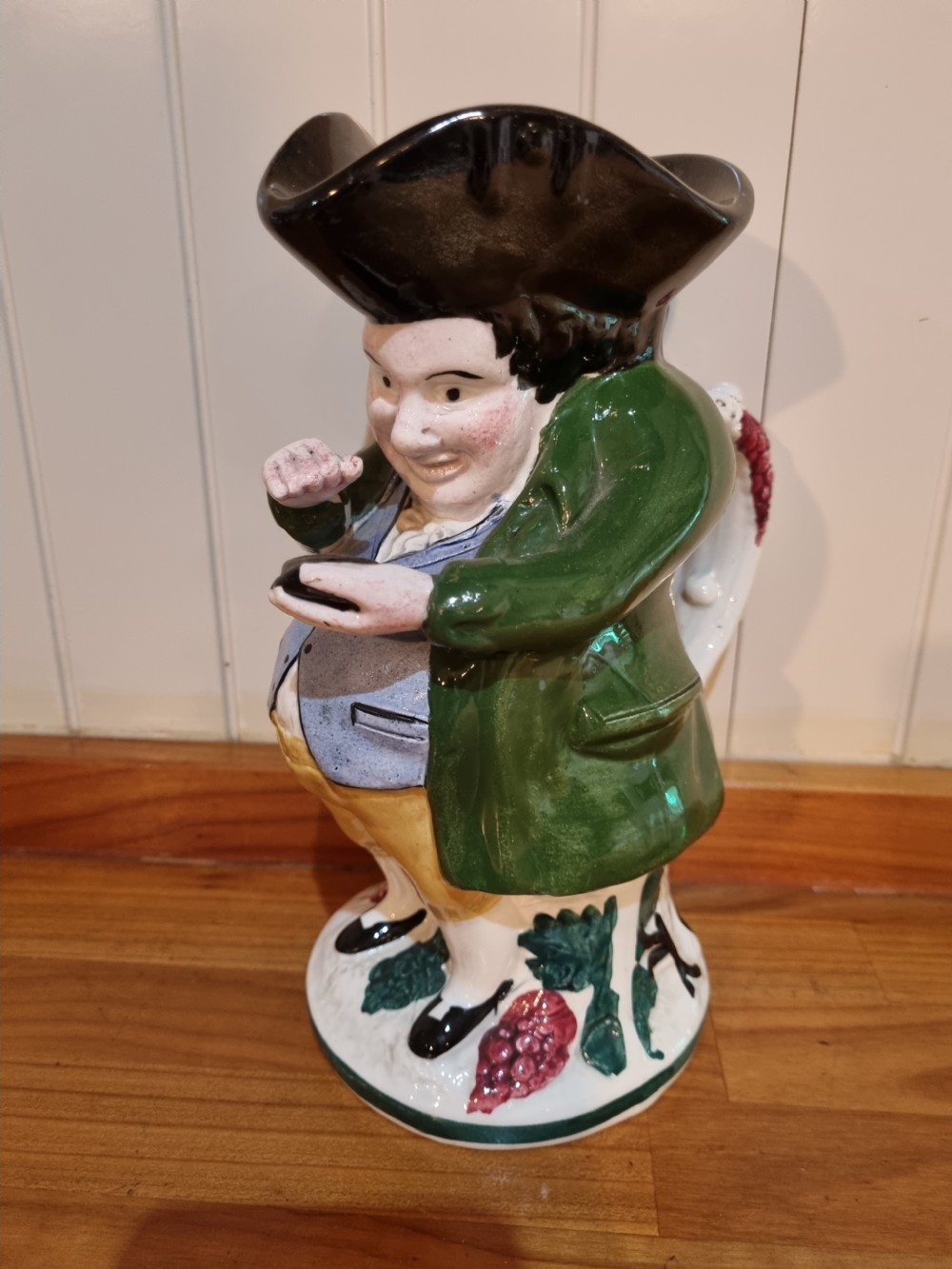 A LARGE 19TH C SCOTTISH TOBY JUG OF THE SNUFFTAKER IN CLASSIC SCOTTISH COLOURS View VI