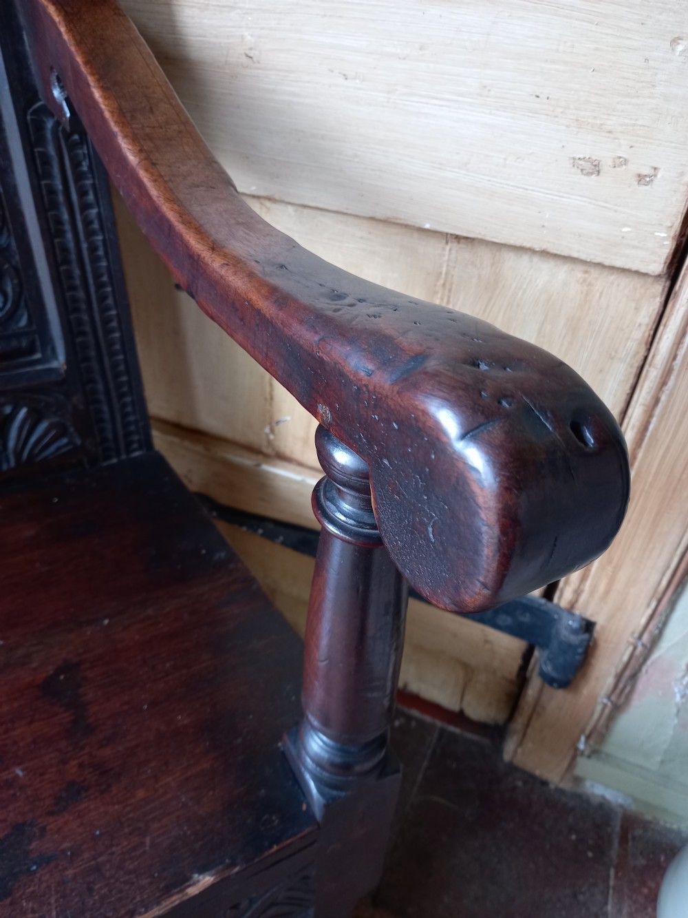 RARE LARGE EARLY 17TH CENTURY OAK WAINSCOT/MASTERS ARMCHAIR View IV