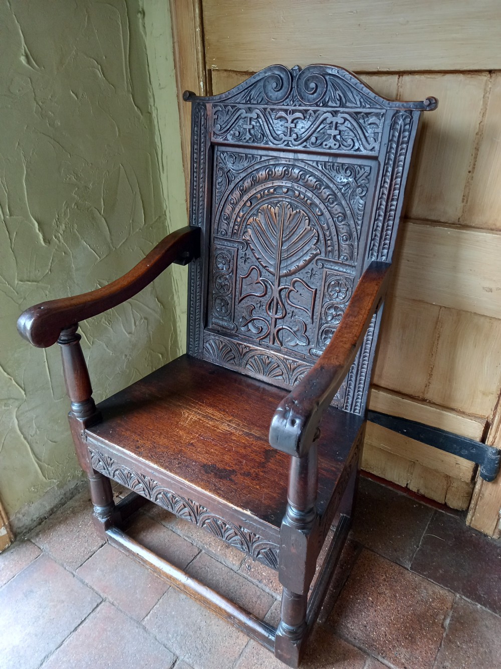 RARE LARGE EARLY 17TH CENTURY OAK WAINSCOT/MASTERS ARMCHAIR View VI