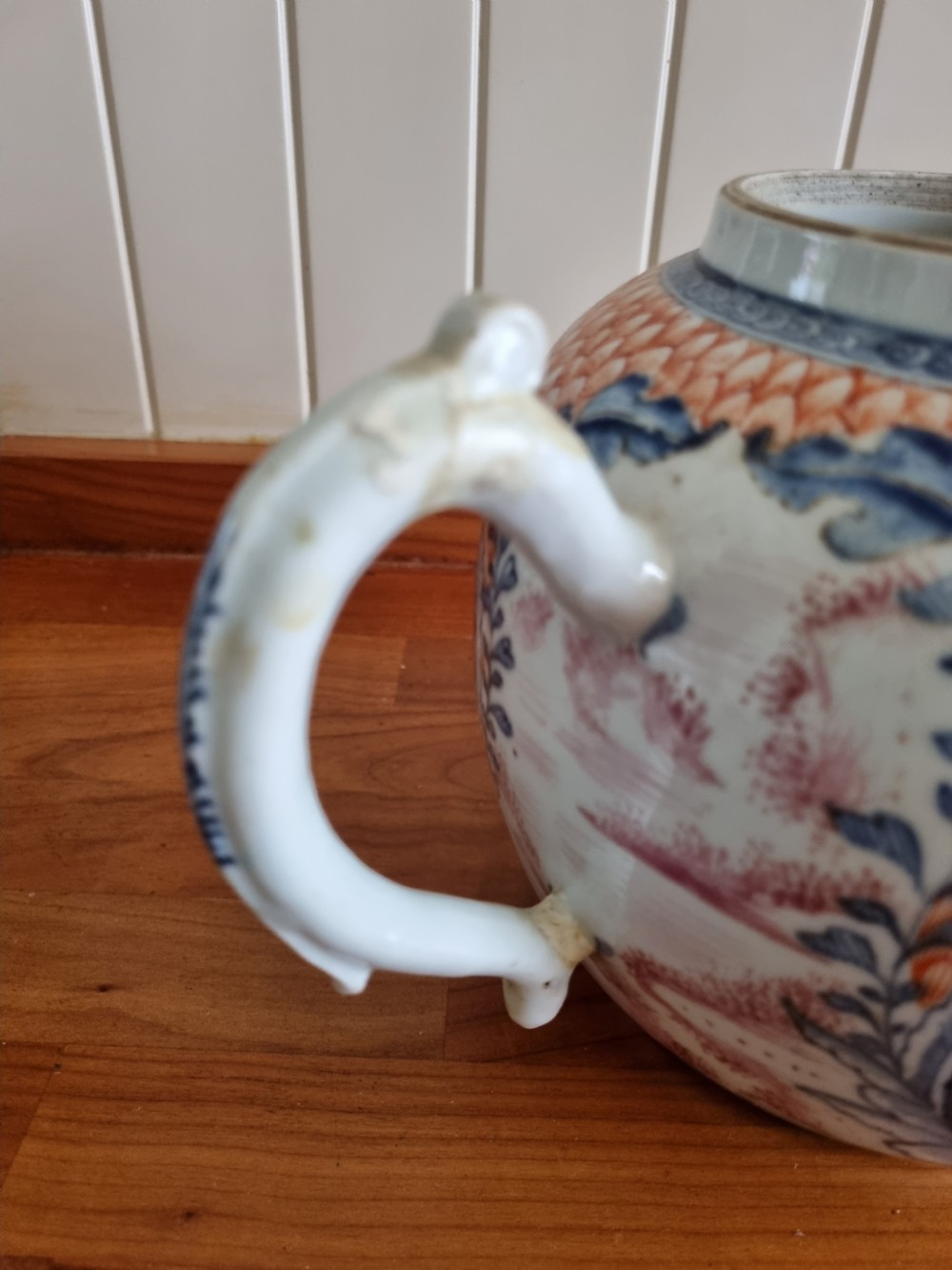 A LARGE CHINESE FAMILLE ROSE DECORATED TEAPOT View V
