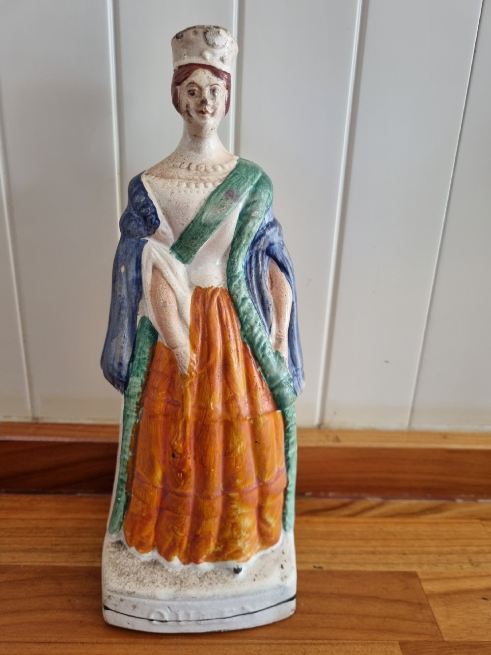 UNUSUAL 19THC STAFFORDSHIRE FIGURE OF YOUNG QUEEN VICTORIA