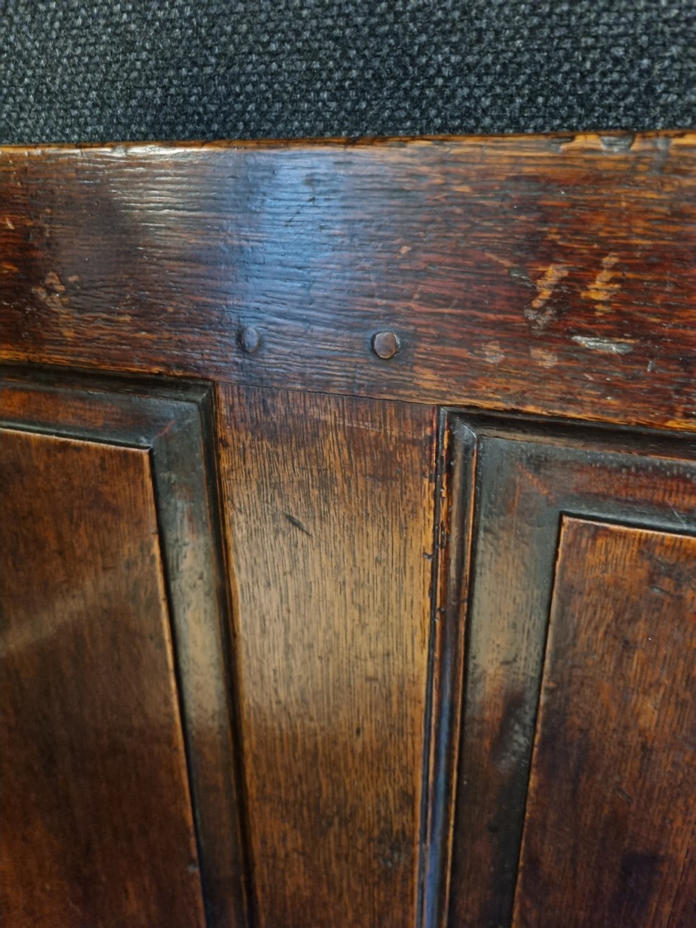 18TH CENTURY BOX SETTLE /SEAT IN OAK WITH AMPLE STORAGE View VI