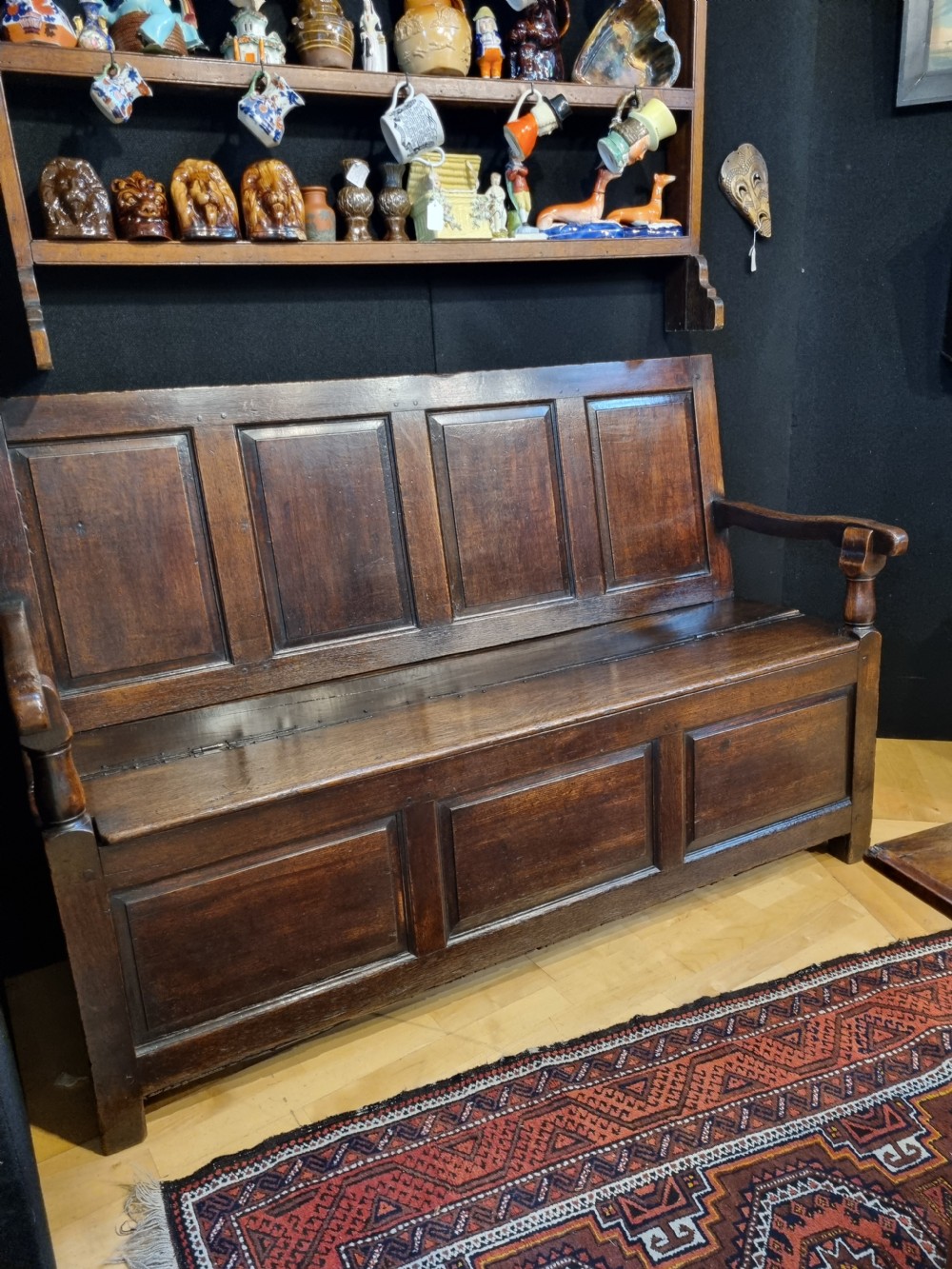 18TH CENTURY BOX SETTLE /SEAT IN OAK WITH AMPLE STORAGE View VII