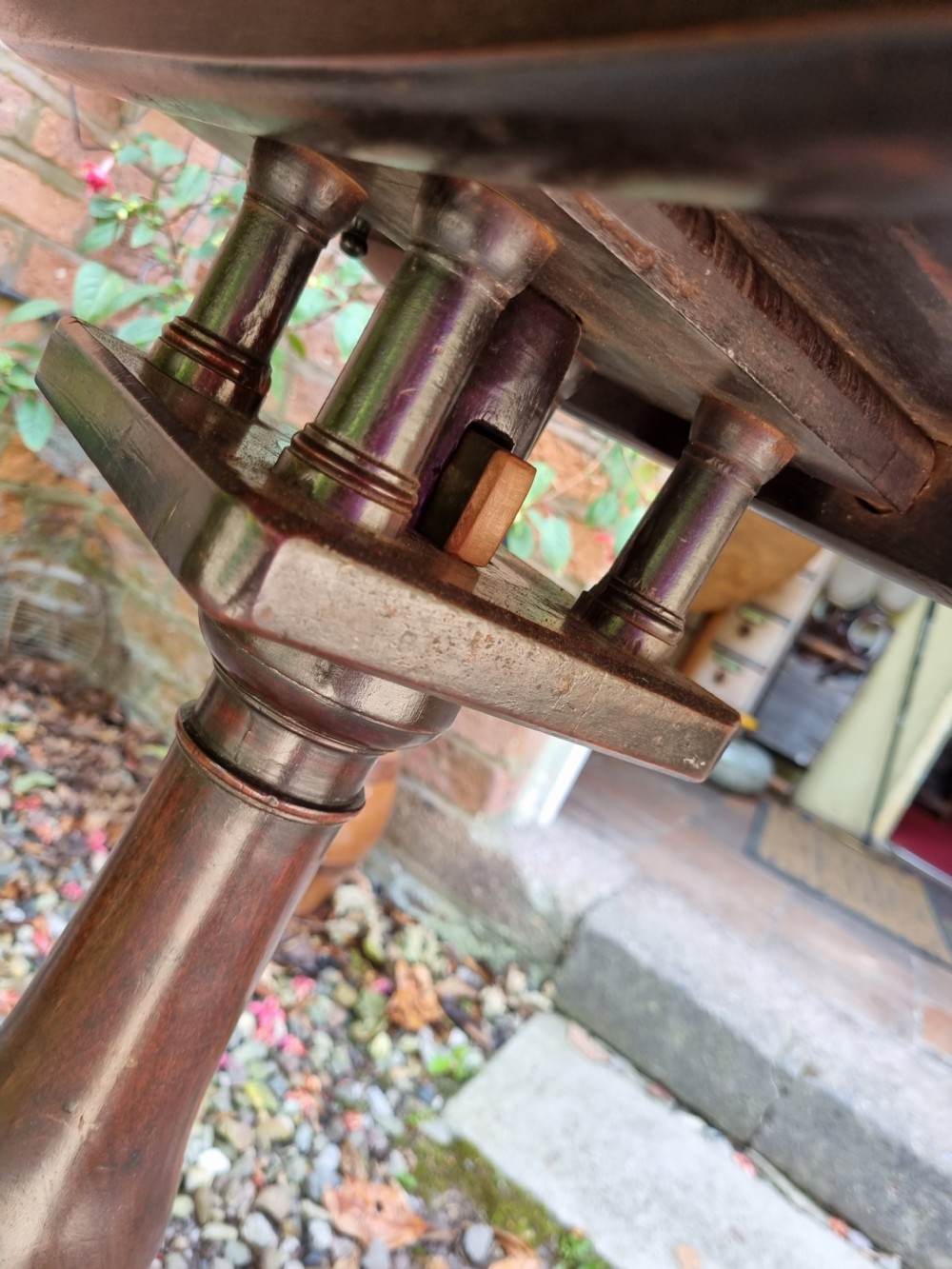 GEORGIAN BIRDCAGE MAHOGANY ONE PIECE TRIPOD TABLE
 View III