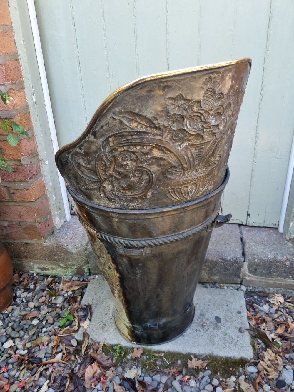SUPERB GENUINE 18THC FRENCH BRASS GRAPE HOD/LOG HOLDER View IV