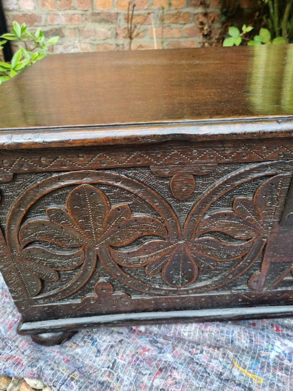 ANTIQUE 17THC CARVED ORIGINAL OAK
 BIBLE BOX  View II