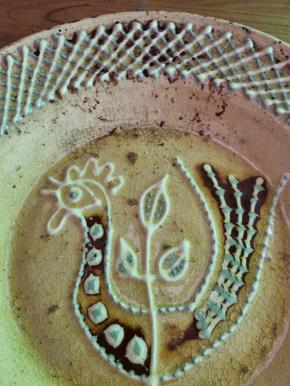 19THC OR EARLIER SLIPWARE DISH OF A STYILISED COCKERAL  View II