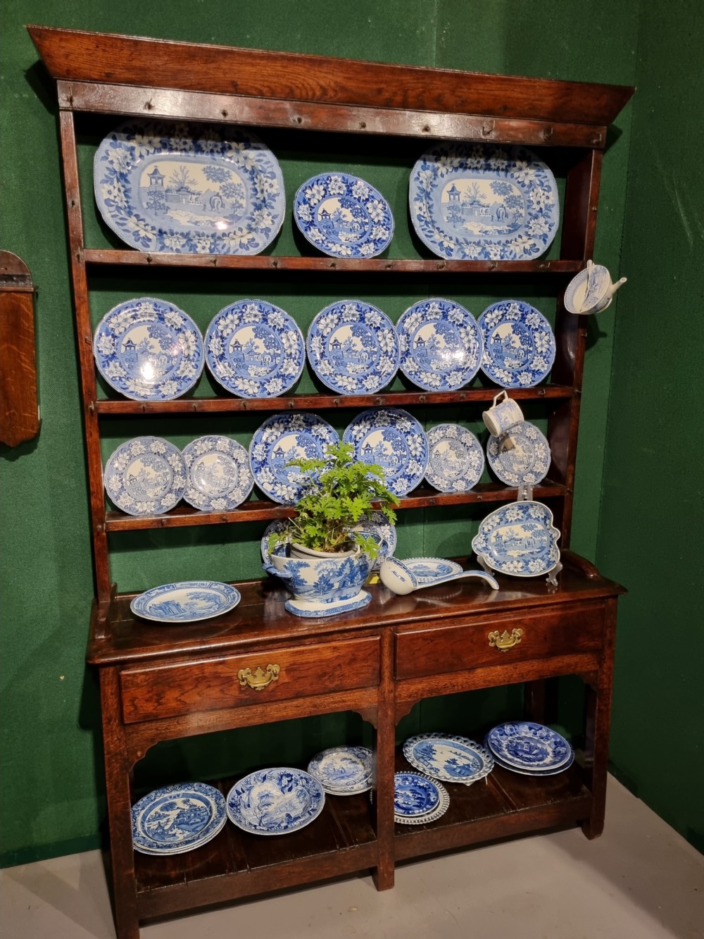 VERY SMALL E19THC CAMARTHENSHIRE OAK POTBOARD DRESSER AND RACK View II