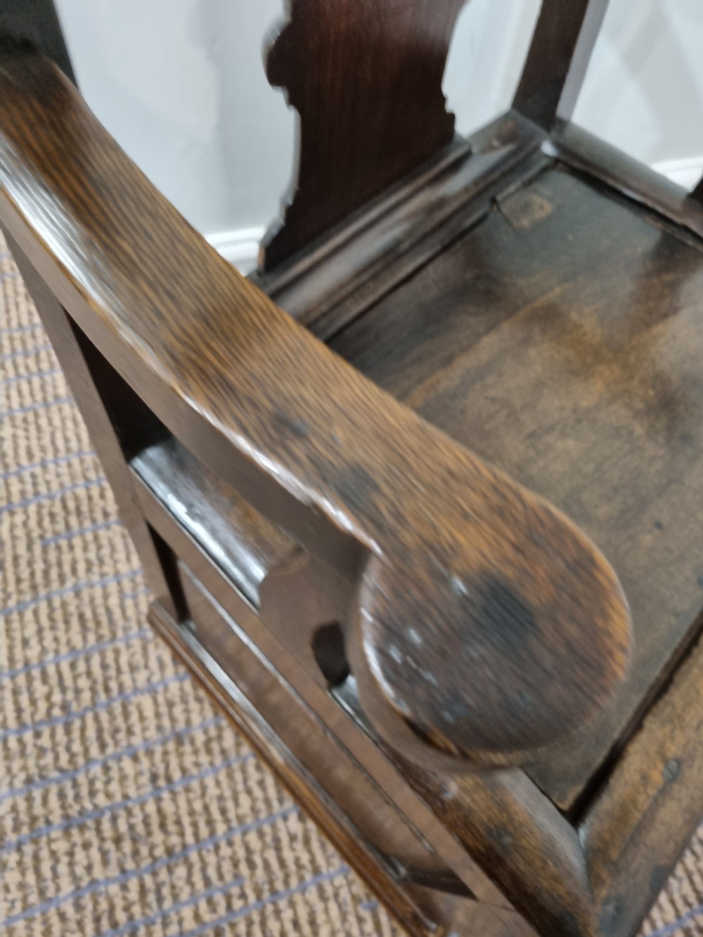 GOOD ANTIQUE EARLY 18THC PATINATED BOX SEAT ARMCHAIR View VIII
