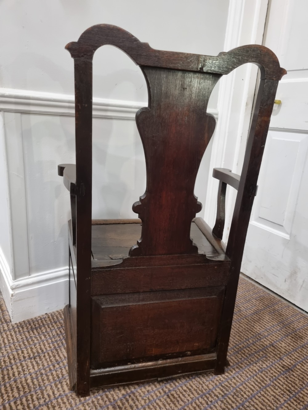 GOOD ANTIQUE EARLY 18THC PATINATED BOX SEAT ARMCHAIR View X