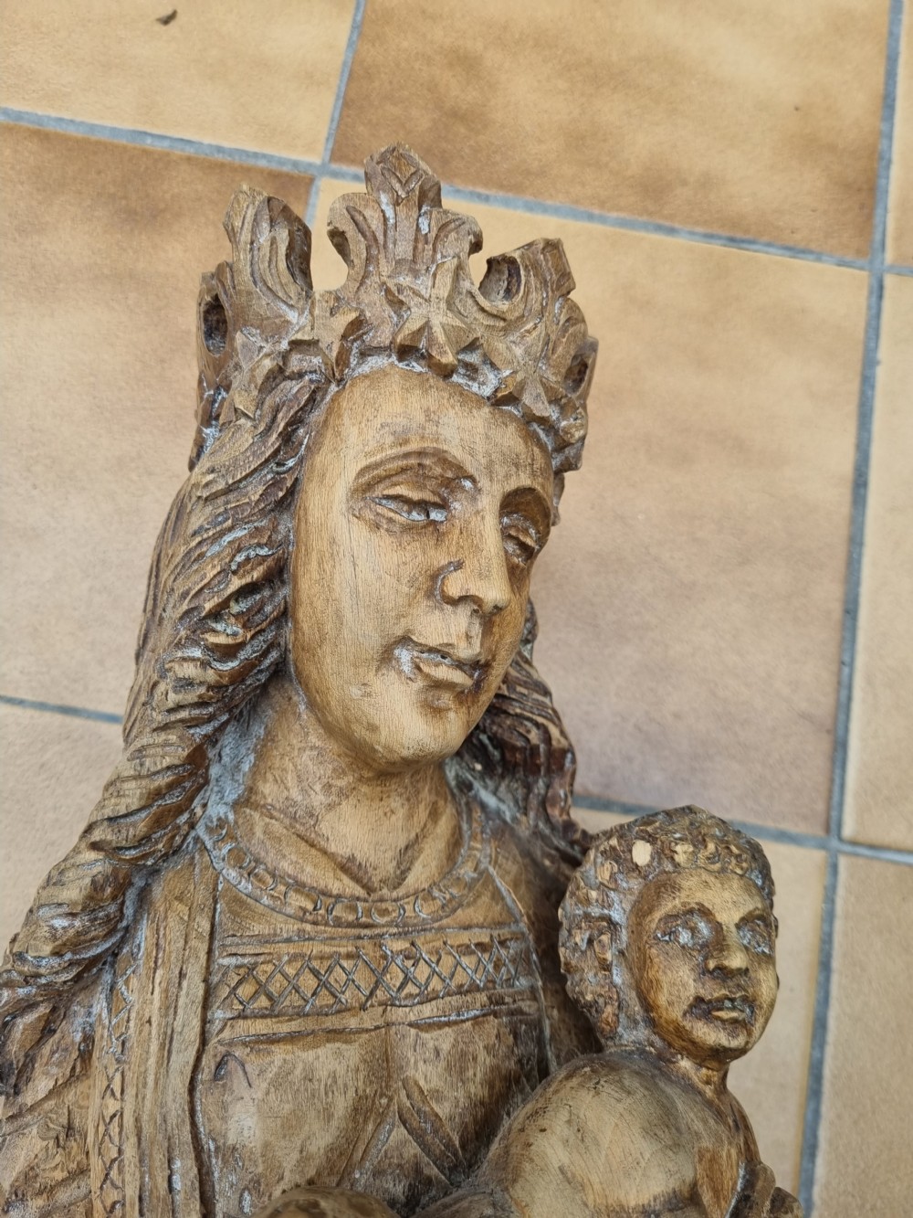 16THC LARGE LIMEWOOD CARVING OF THE VIRGIN MARY AND CHILD. View II