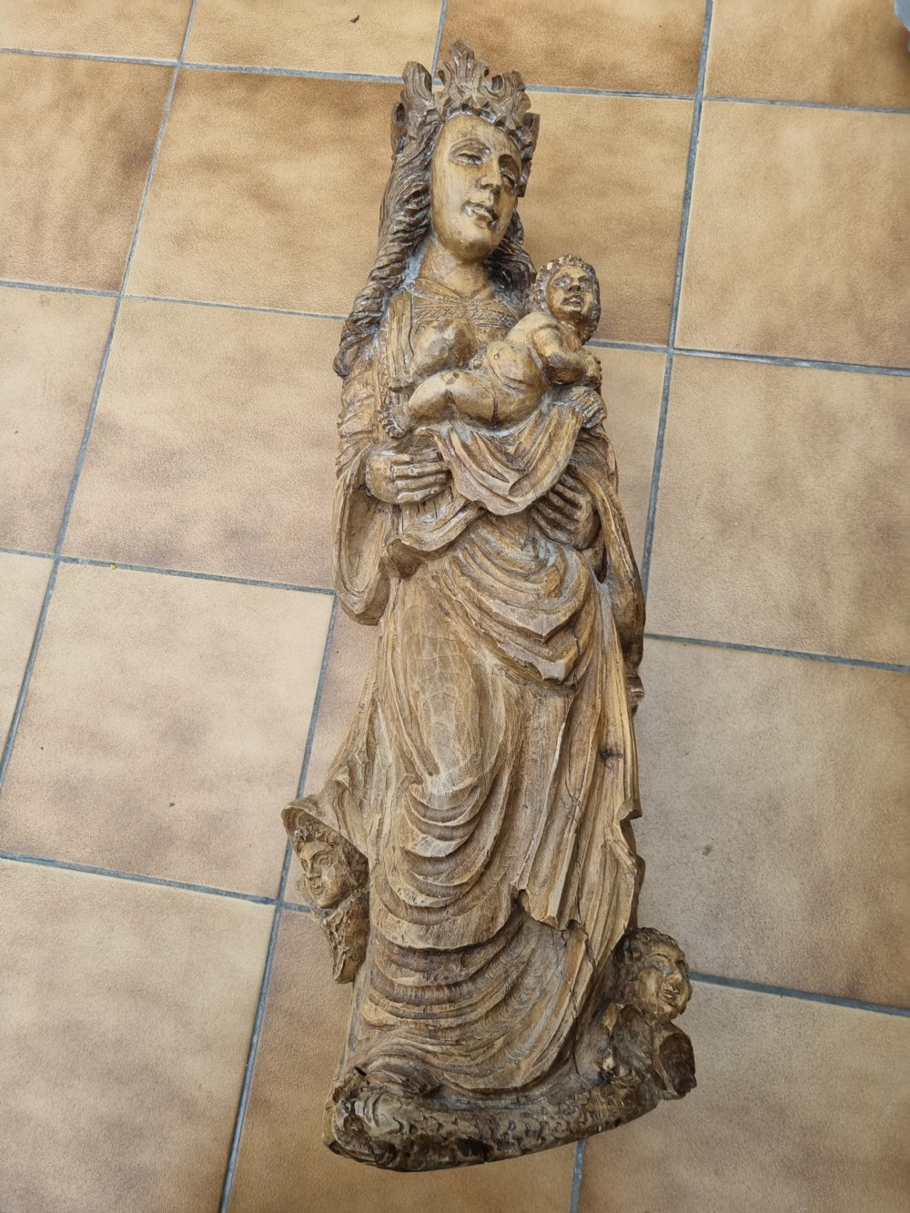 16THC LARGE LIMEWOOD CARVING OF THE VIRGIN MARY AND CHILD. View III