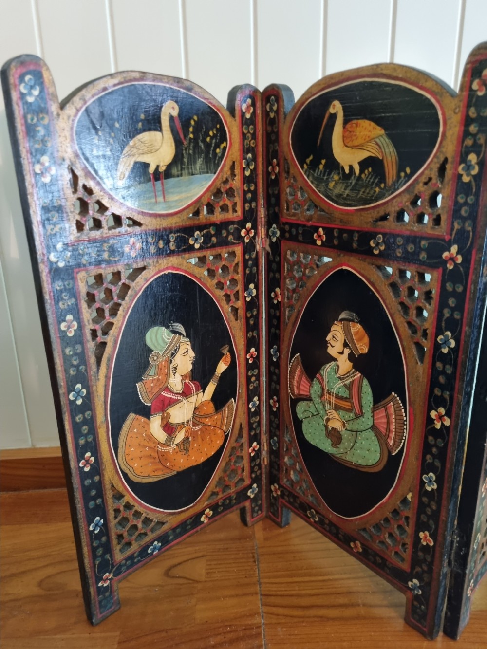 ANTIQUE INDIAN PAINTED TABLE SCREEN OF FINE QUALITY View II