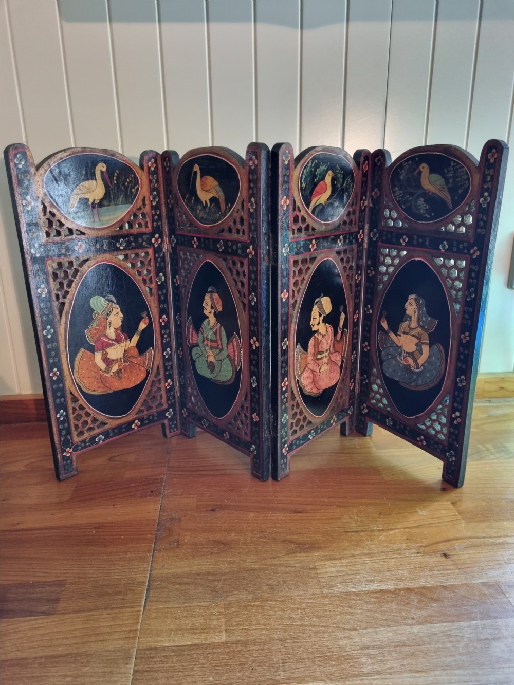 ANTIQUE INDIAN PAINTED TABLE SCREEN OF FINE QUALITY View VI