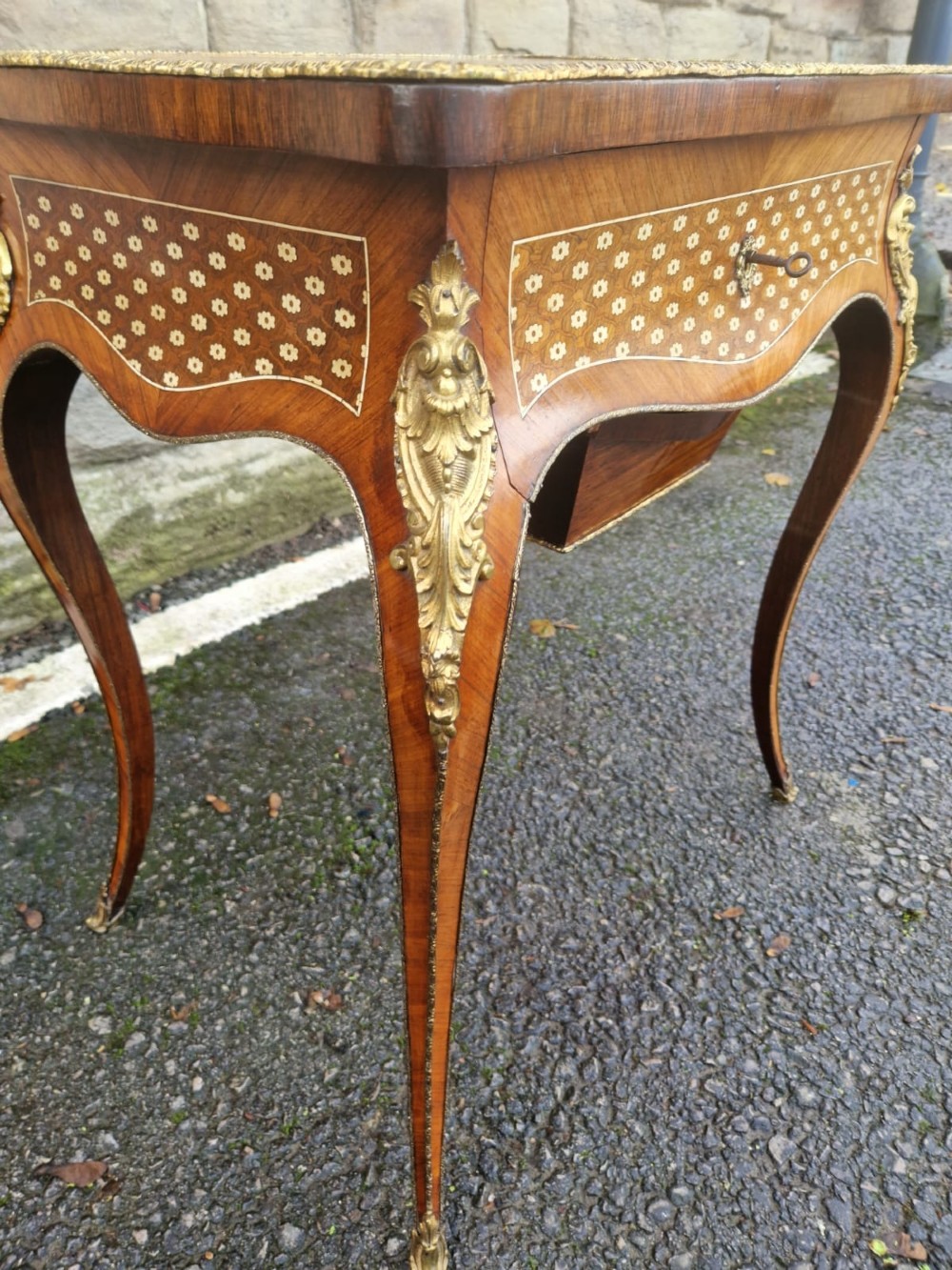 SUPER 19THC  STYLISH LONDON MADE TULIPWOOD AND ORMULU SMALL WORKTABLE