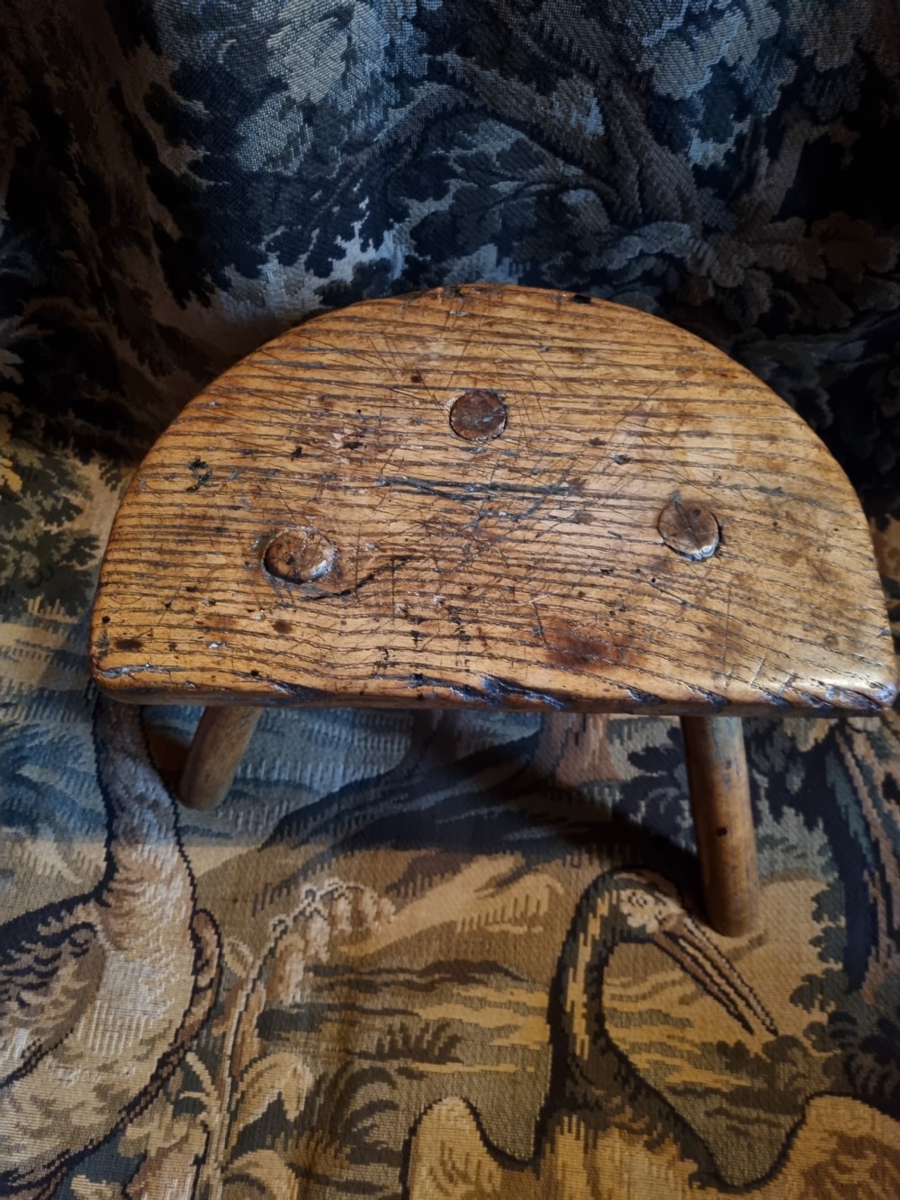 SMALL 18TH/E19THC OAK/ELM MILKING STOOL  View V