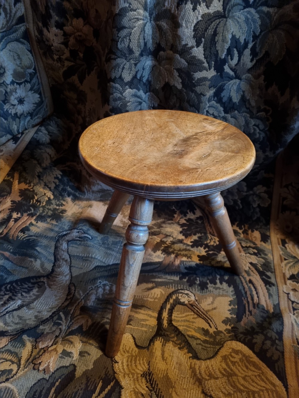 19THC DISHED TOPPED ASH AND ELM MILKING STOOL 3 LEGS View IV