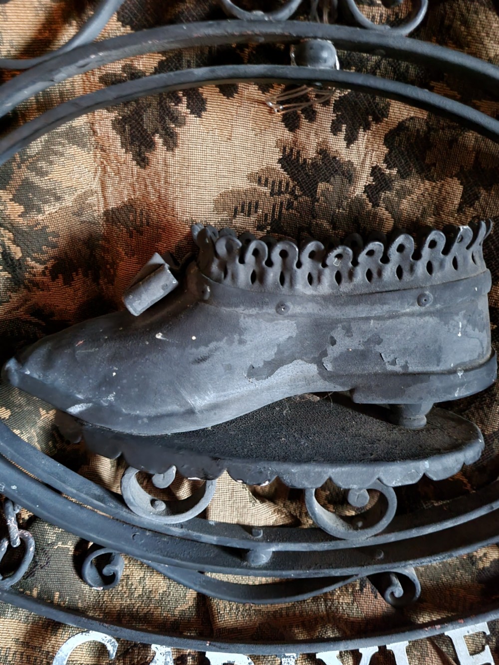 ANTIQUE WROUGHT IRON COBBLERS/SHOESHOP SIGN View IV