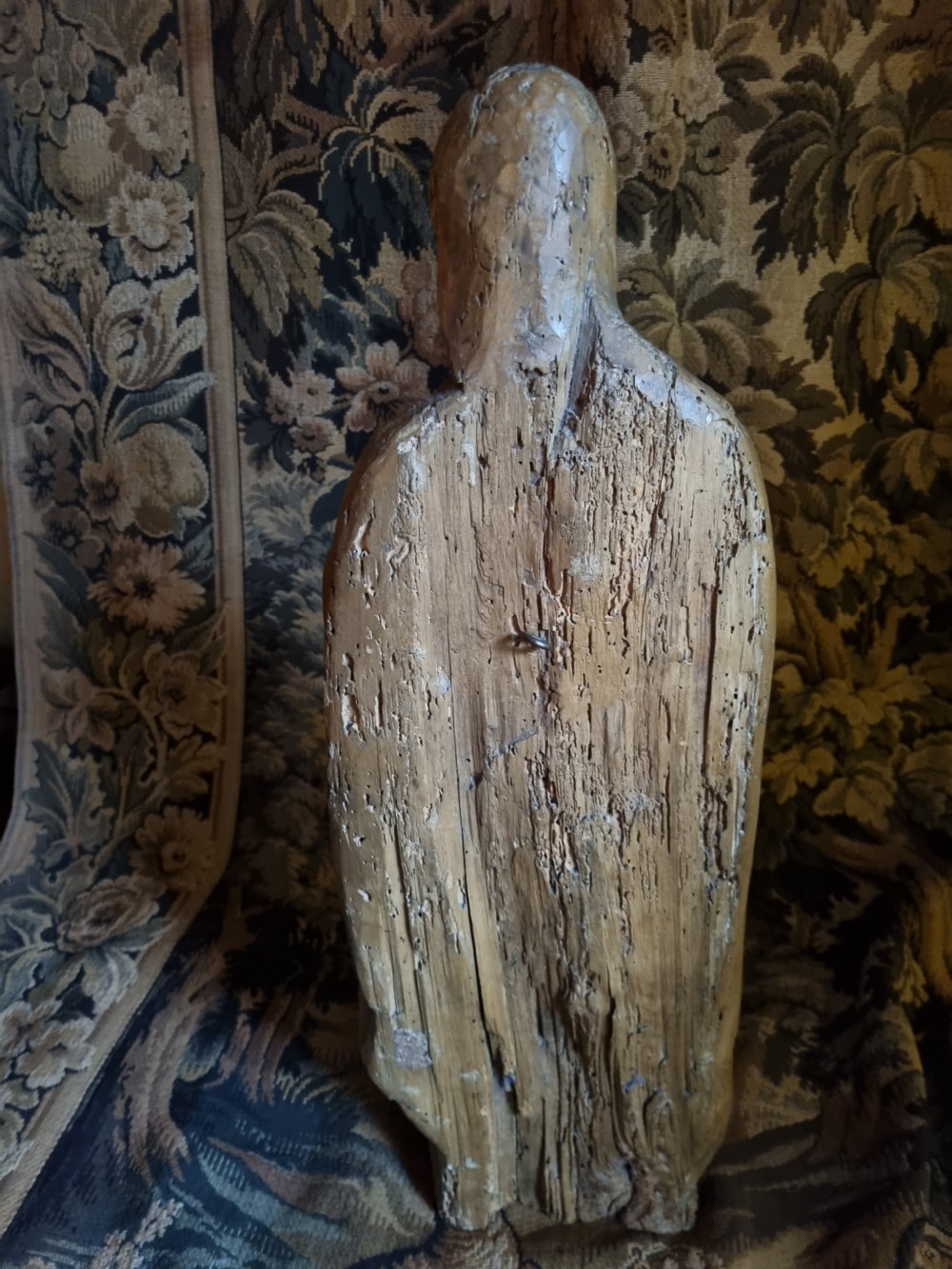 A GOOD LATE16THC/E 17THC WALNUT FIGURE 68CMS H View IV
