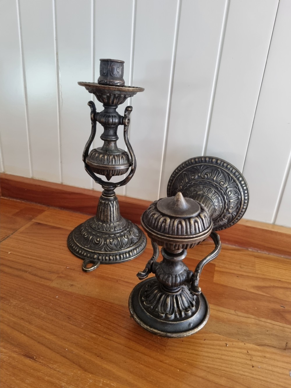 PAIR OF LATE 19THC ROCOCO BRASS GIMBAL WALL CANDLE LIGHTS