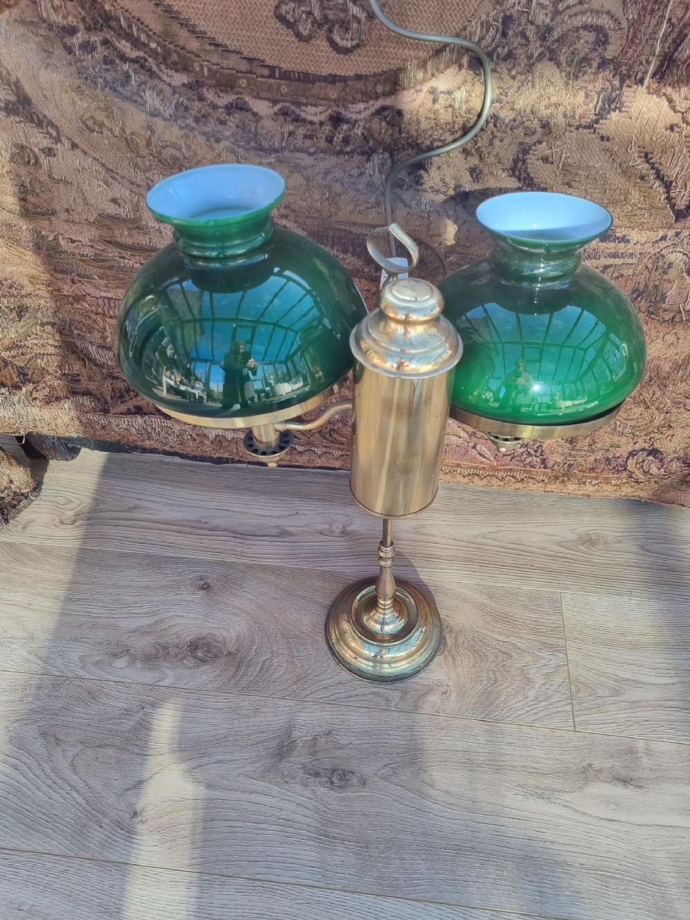 A LARGE ANTIQUE TWIN BRASS STUDENT LAMP.
