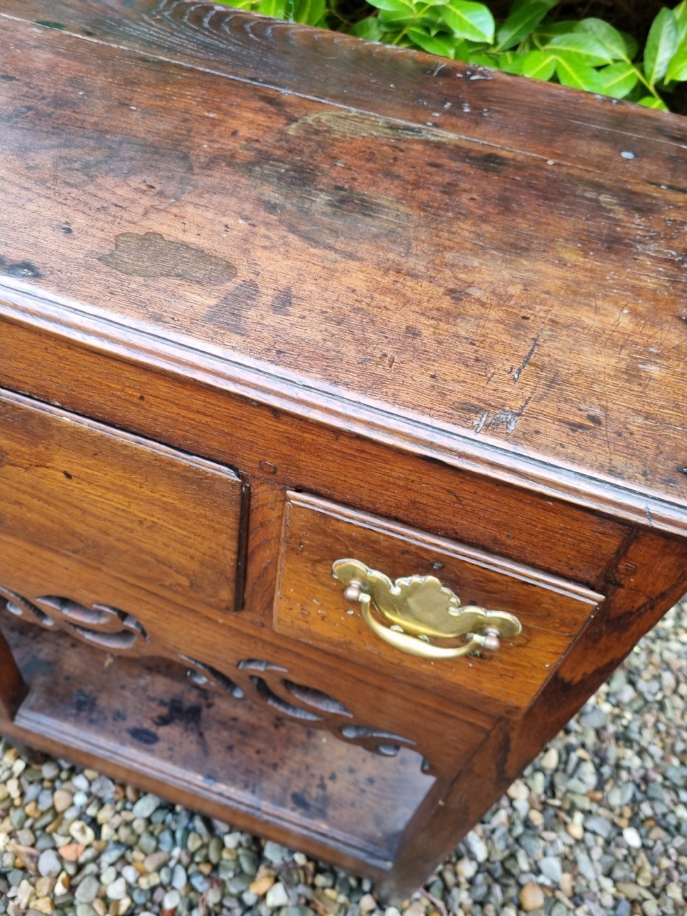 AN SUPERB 18THC SOUTH WALES OAK DRESSER BASE C1780 View III