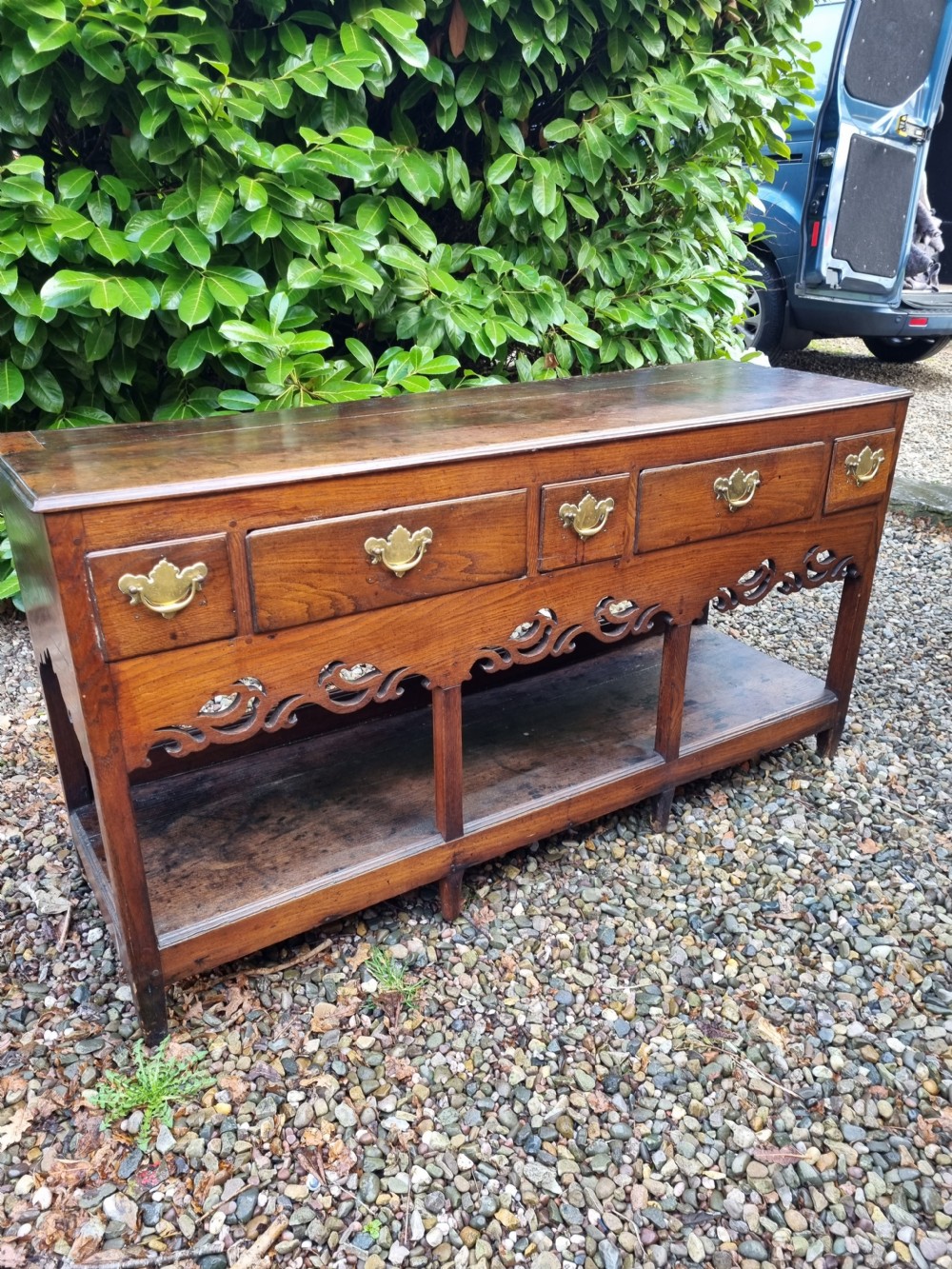 AN SUPERB 18THC SOUTH WALES OAK DRESSER BASE C1780 View V