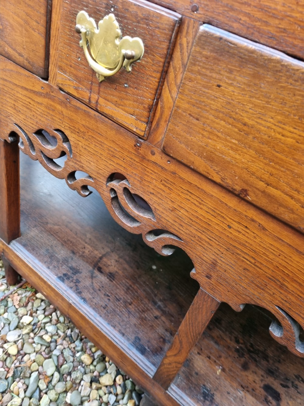 AN SUPERB 18THC SOUTH WALES OAK DRESSER BASE C1780 View VII