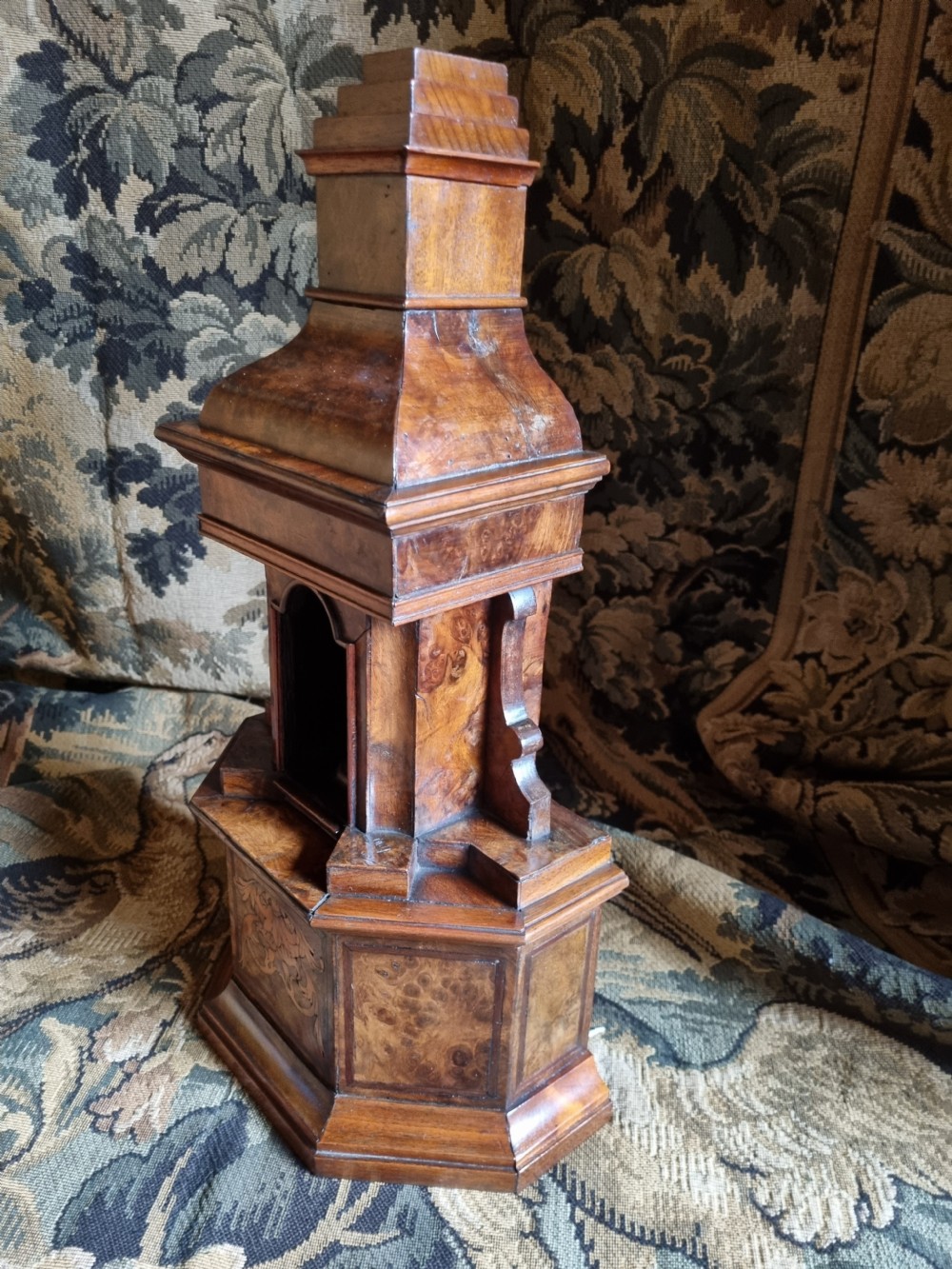 LATE 17THC/E18THC INLAID ITALIAN WALNUT RELIC HOLDER/TABERNACLE  View III
