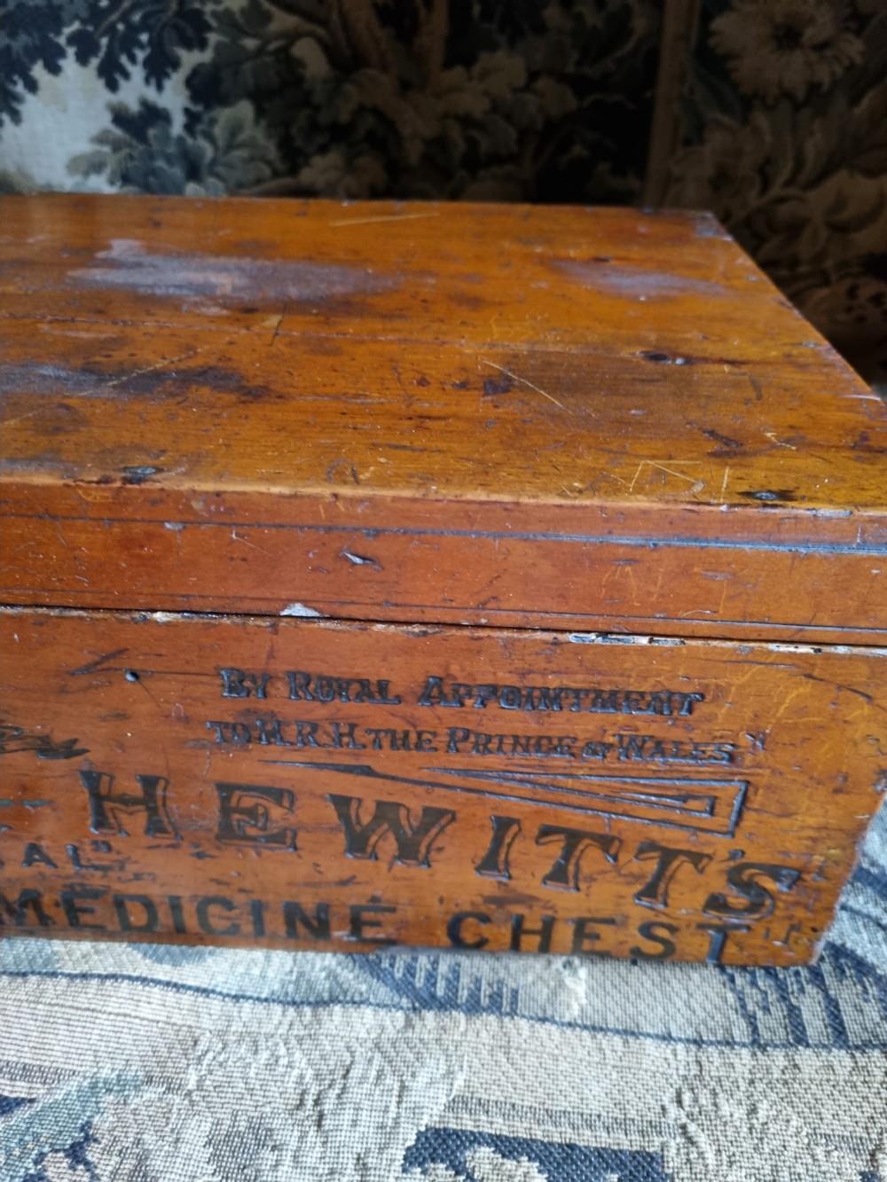  EARLY 20THC  ADVERTISING VETS MEDICINE CHEST View V