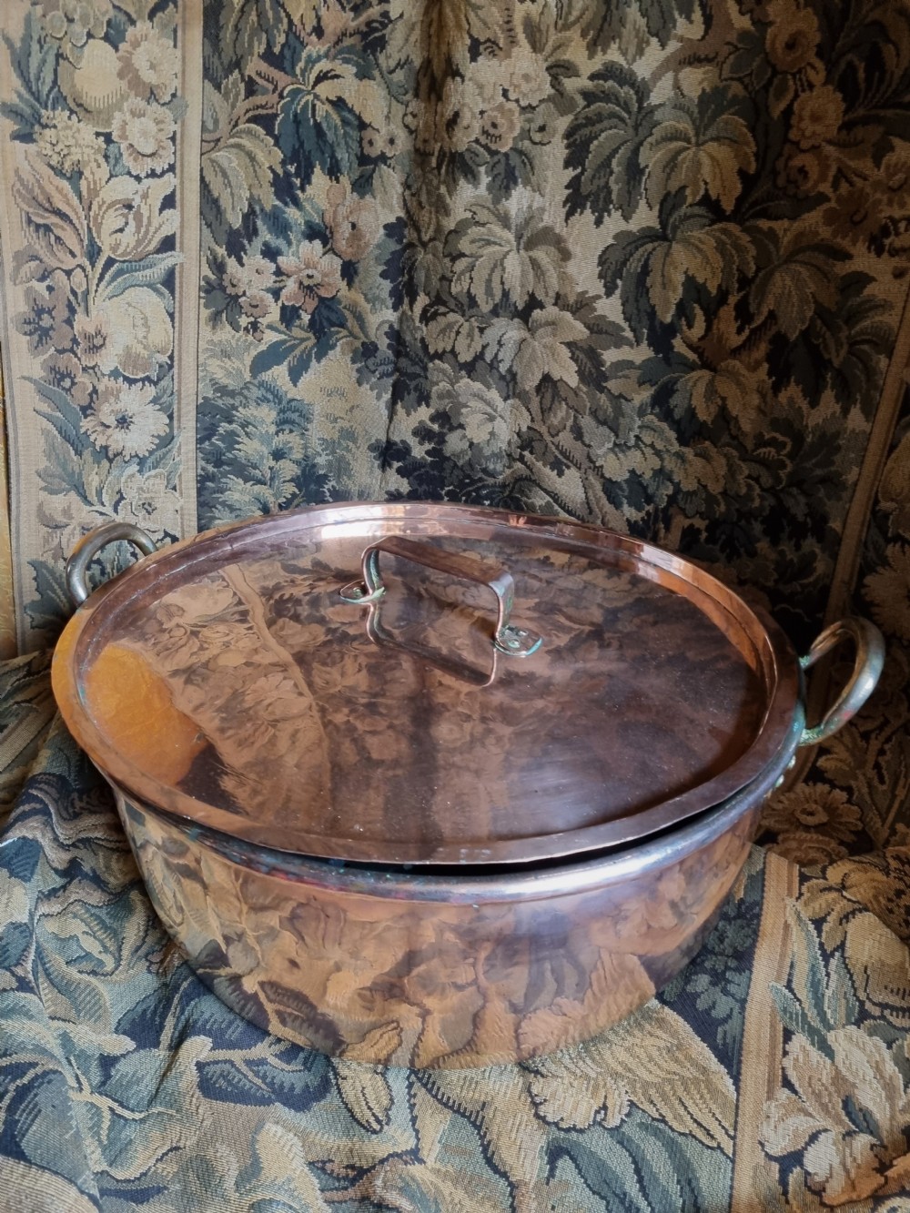 A MASSIVE COUNTRY HOUSE 19THC COPPER PAN AND LID 61CMS ROUND View III