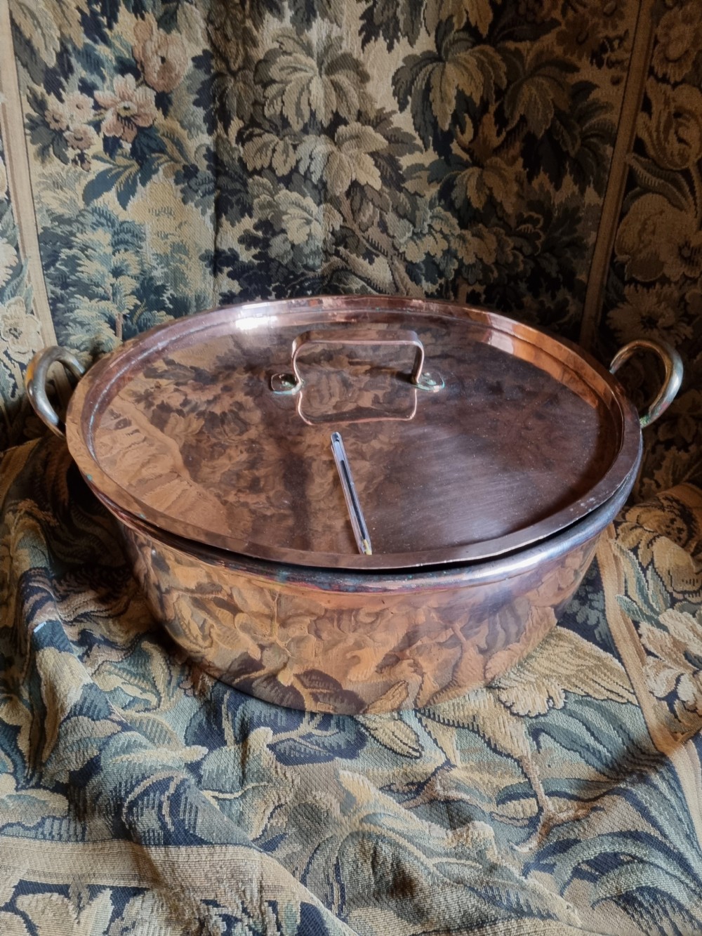 A MASSIVE COUNTRY HOUSE 19THC COPPER PAN AND LID 61CMS ROUND View VI