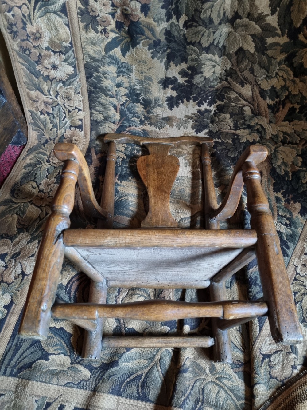 UNUSUAL NAIVE  18THC CHILD,S YEW AND ELM ARMCHAIR View III