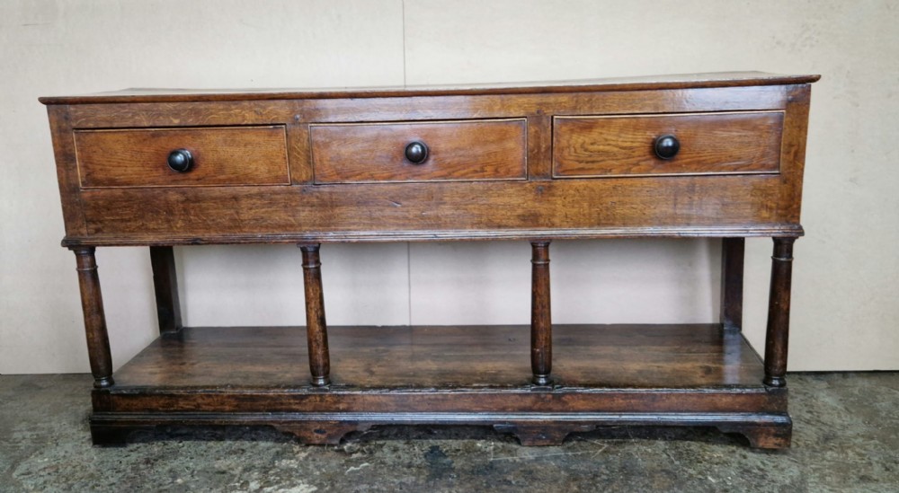 A SMALL E 19TH C OAK SOUTH WALES POTBOARD DRESSER BASE.
