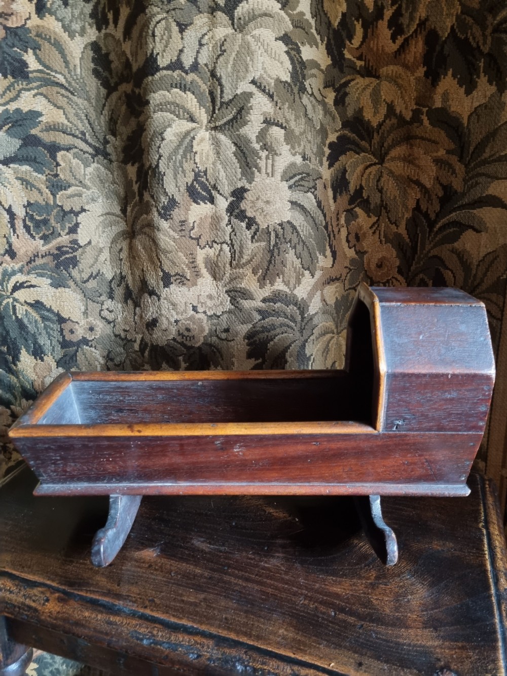 MINATURE 19THC OAK AND MAHOGANY  DOLL,S CRADLE  View III