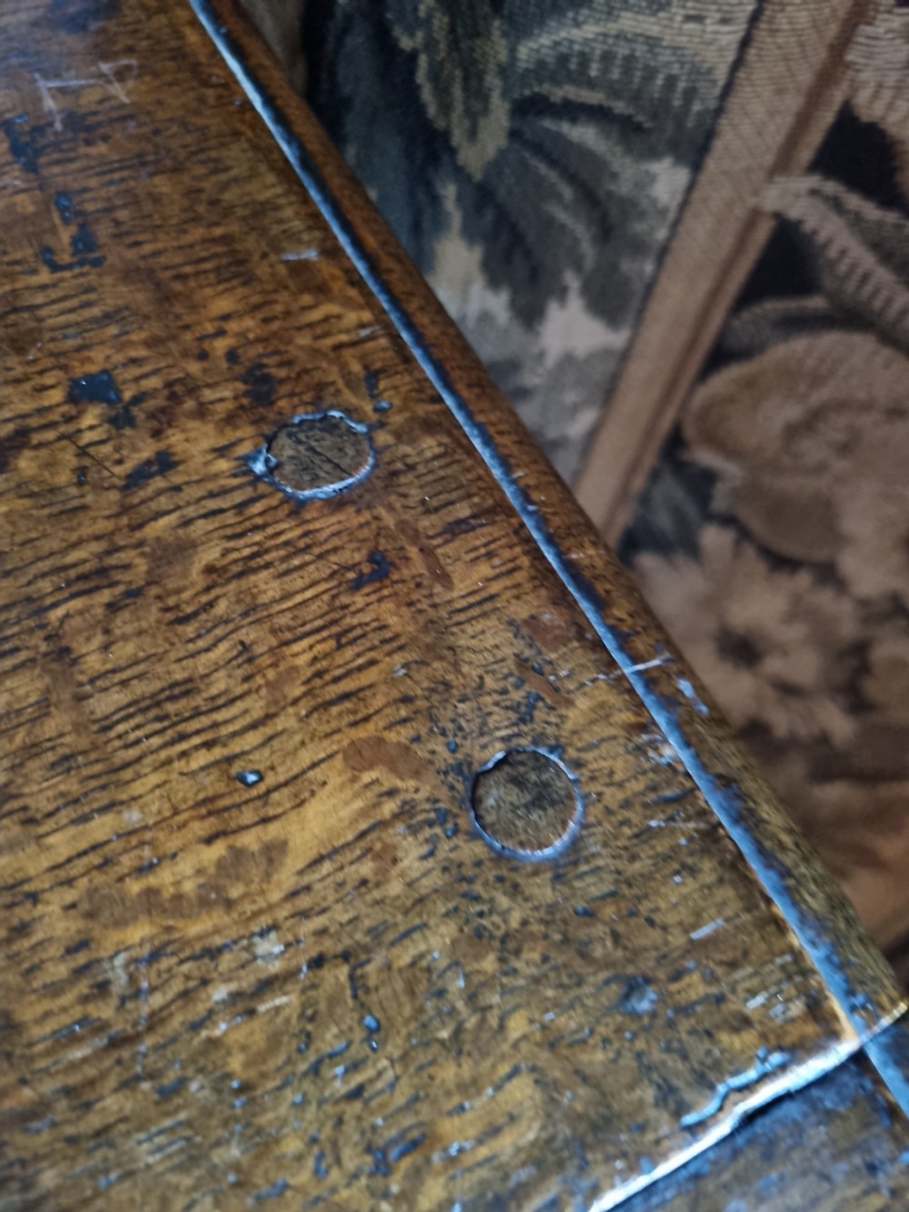 AN UNUSUAL 17THC OAK SIDE CHAIR  View III
