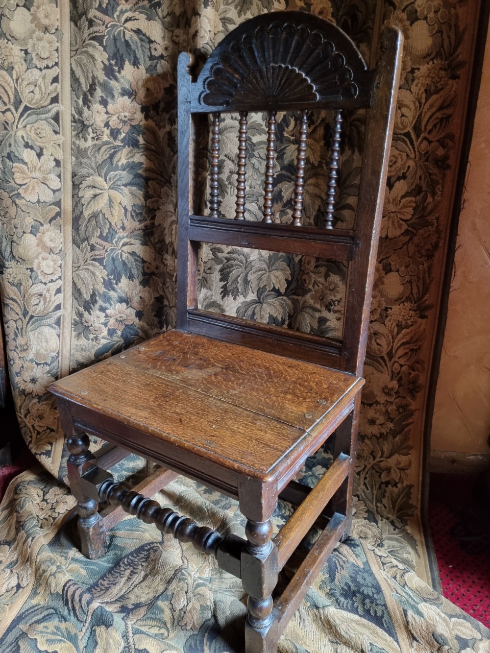 AN UNUSUAL 17THC OAK SIDE CHAIR  View V