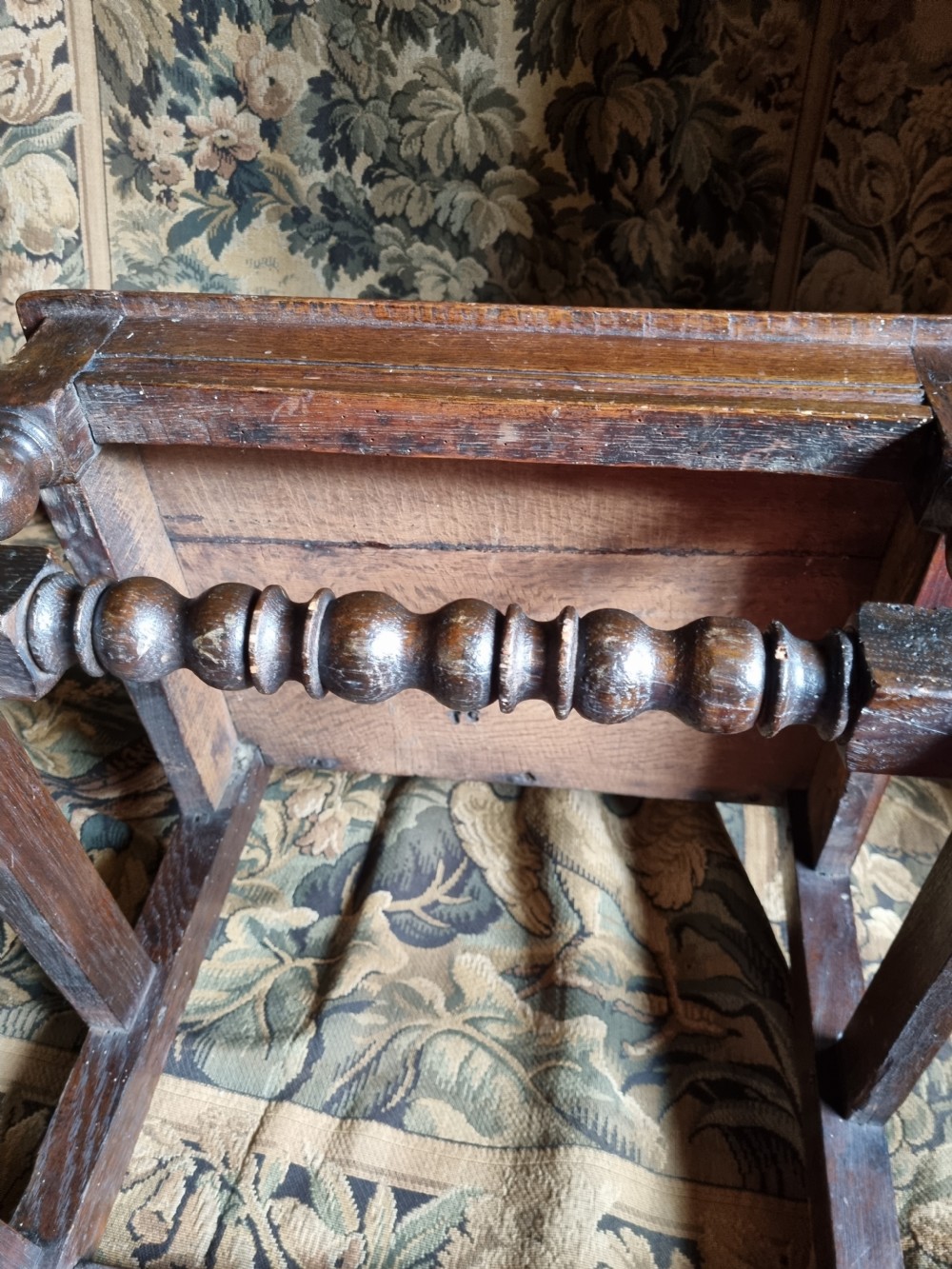 AN UNUSUAL 17THC OAK SIDE CHAIR  View VI