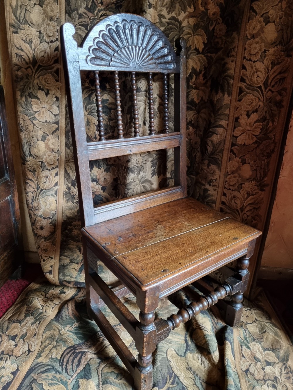 AN UNUSUAL 17THC OAK SIDE CHAIR  View VII