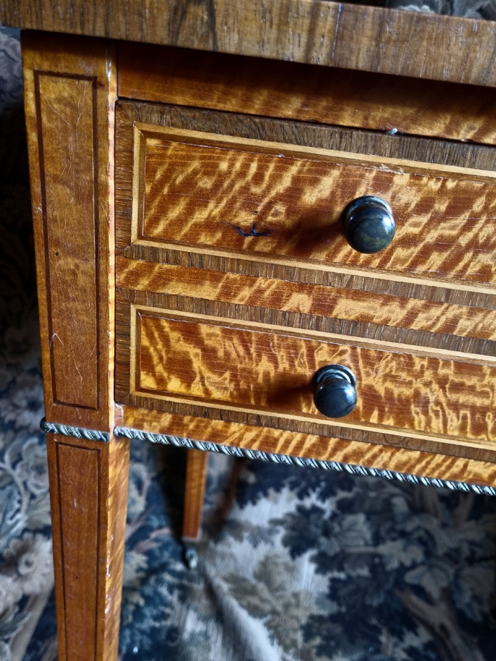 SUPERB GEORGIAN SATINWOOD SIDE TABLE WITH DRAWER View IX