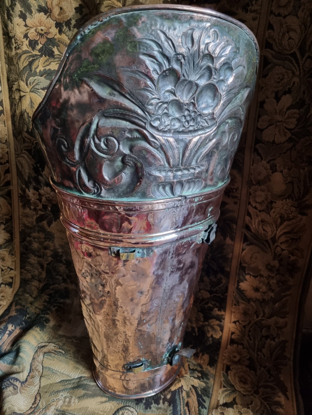 LARGE 19THC FRENCH COPPER EMBOSSED GRAPE HOD  View III