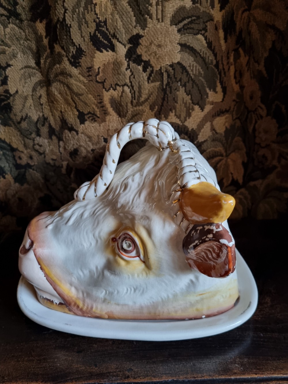 A LARGE ANTIQUE POTTERY COW,S HEAD TONGUE DISH AND COVER View III