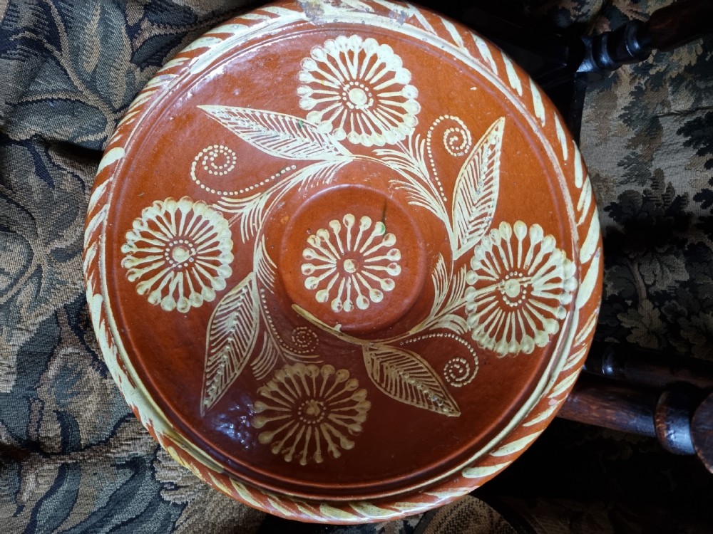 A WONDERFUL ANTIQUE DECORATED LARGE SLIPWARE BOWL