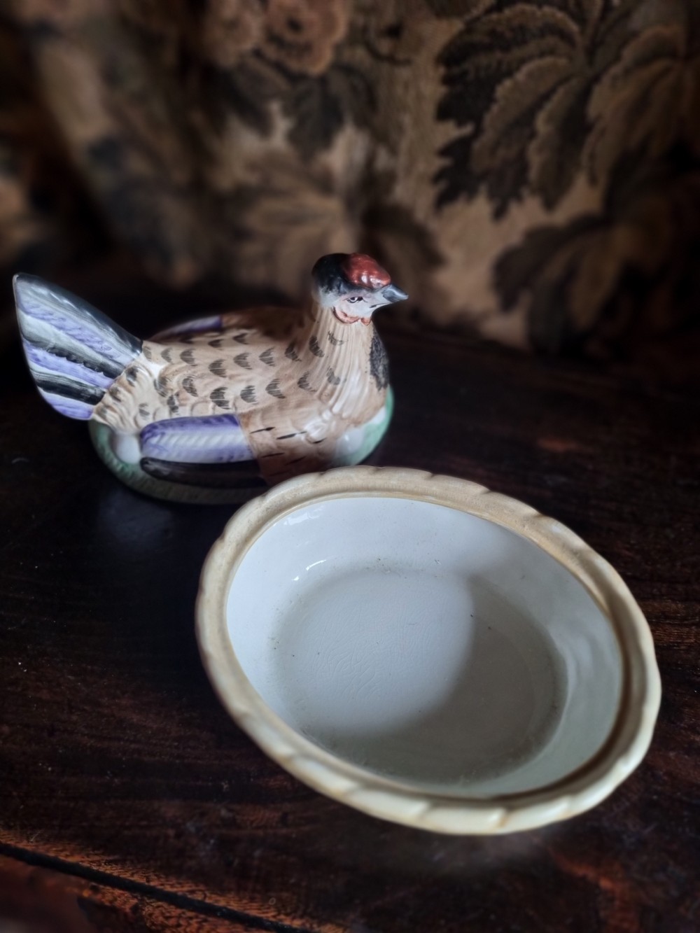 AN ANTIQUE STAFFORDSHIRE 