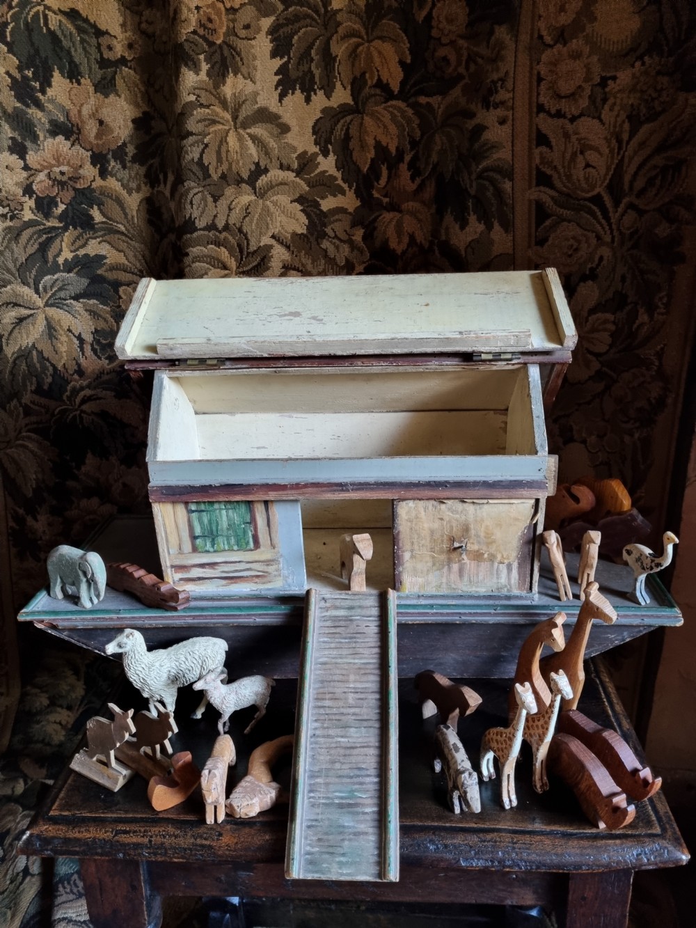  LATE 19THC WOODEN NAIVE NOAH,S ARK AND ANIMALS SCARCE  View II