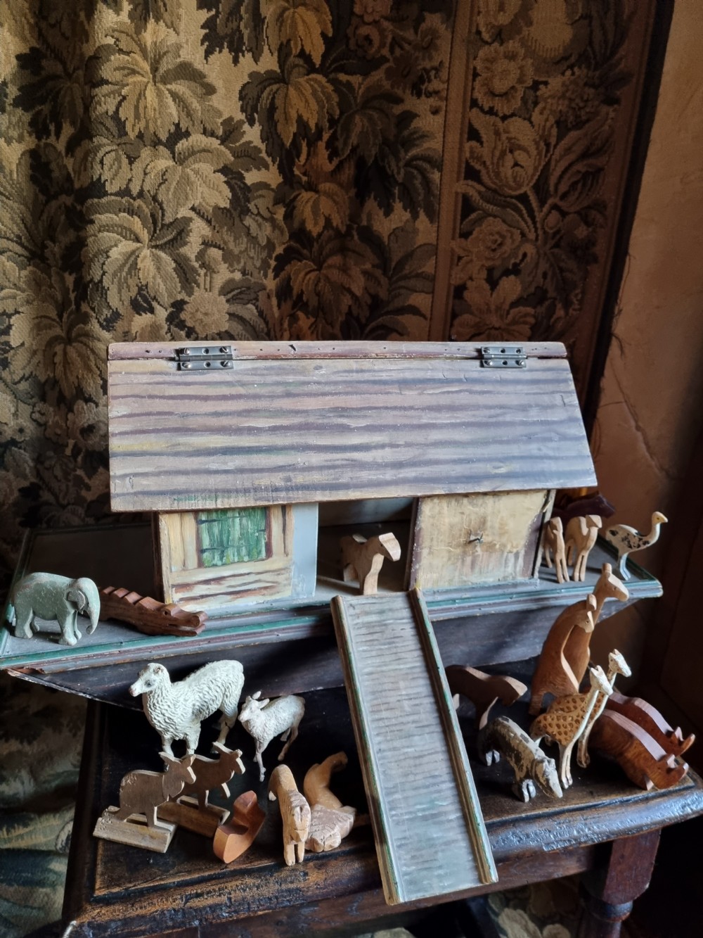 LATE 19THC WOODEN NAIVE NOAH,S ARK AND ANIMALS SCARCE  View III
