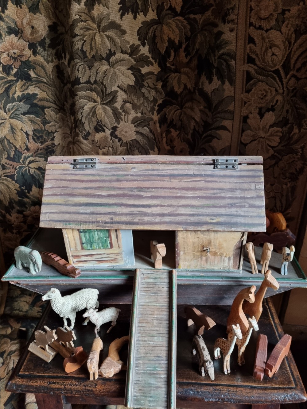  LATE 19THC WOODEN NAIVE NOAH,S ARK AND ANIMALS SCARCE  View VIII