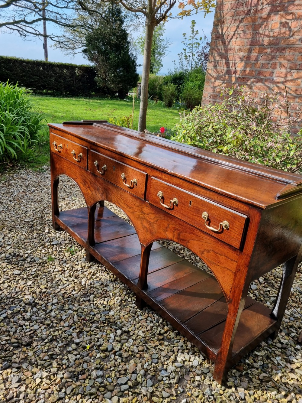 A FINE LATE GEORGIAN MID WALES OAK POTBOARD DRESSER  View V