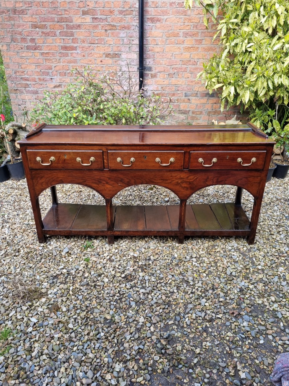 A FINE LATE GEORGIAN MID WALES OAK POTBOARD DRESSER  View VII