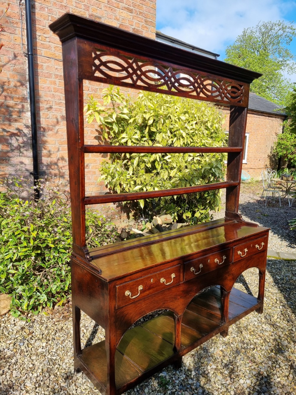 A FINE LATE GEORGIAN MID WALES OAK POTBOARD DRESSER  View VIII